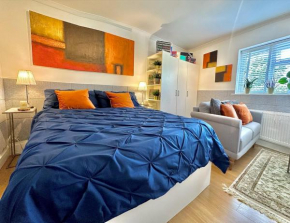 Damos Living Business Studio En-Suite Bathroom Garden view